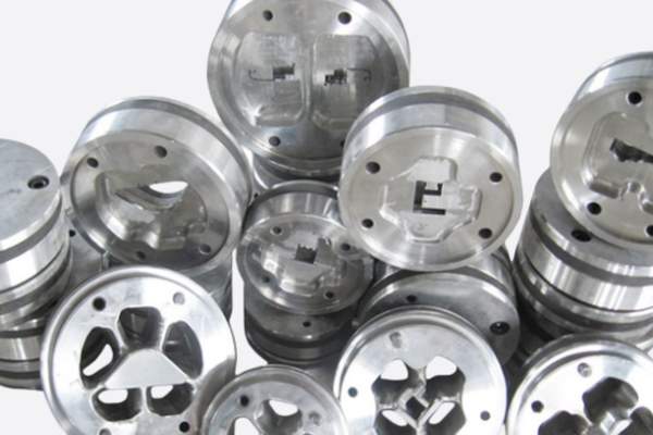 Aluminium extrusion die used in manufacturing